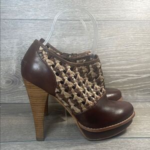 NWT Ugg Fatima Woven Brown Leather Women’s Sz 7 Elegant Platform Heeled Shoes